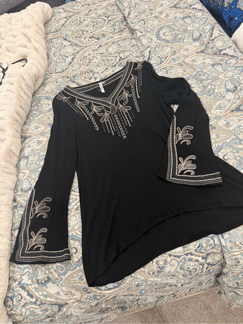 Monoreno Black V-Neck Tunic with Metallic Embroidery